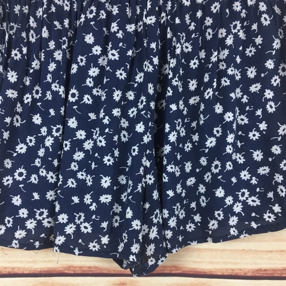 Urban Outfitters Pleated Waist Shorts Floral M - Picture 11 of 13